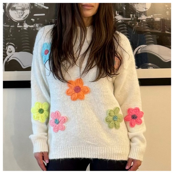 57 POSH LIVE PARIS FABULOUS FLOWER SWEATER - Picture 3 of 6